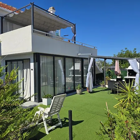 Modern With Pool Near Free Parking Apartament