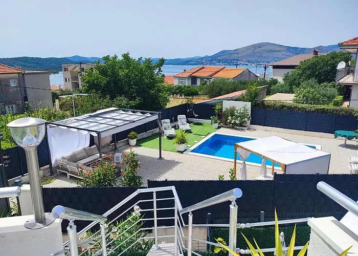 Modern With Pool Near Free Parking Apartament