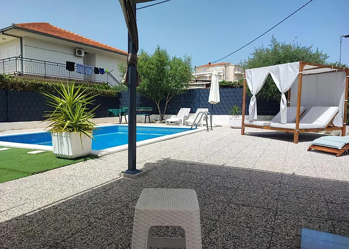 Modern With Pool Near Free Parking Apartament *