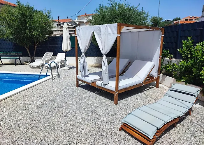 Apartament Modern With Pool Near Free Parking Trogir