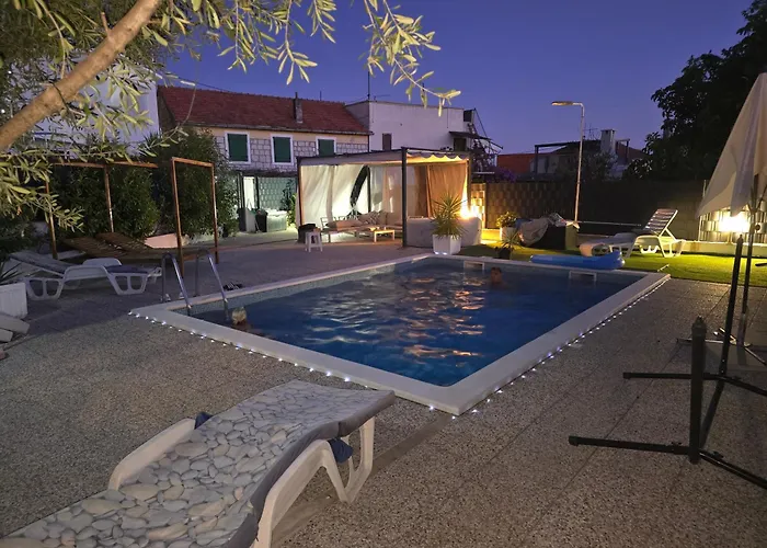 Modern With Pool Near Free Parking Apartament Trogir