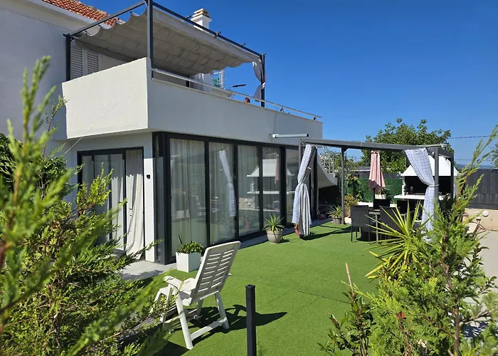 Modern With Pool Near Free Parking Apartament