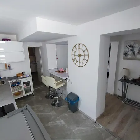 Apartment Modern With Pool Near Free Parking Trogir
