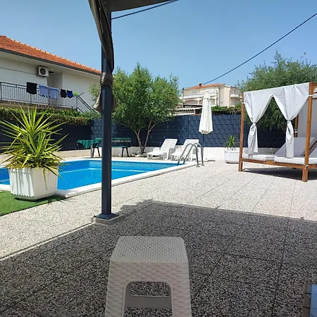 Modern With Pool Near Free Parking Apartment *