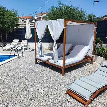 Apartment Modern With Pool Near Free Parking Trogir